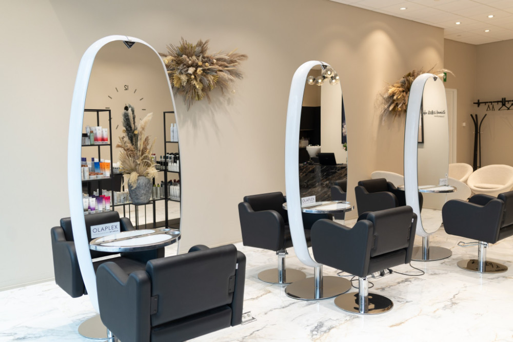 Salon Hot Hair on viihtyisä parturi-kampaamo Espoon Tapiolassa.