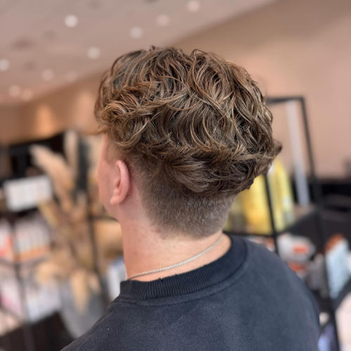 Parturi Espoon Tapiolassa, Kauppakeskus Ainoassa: Salon Hot Hair.